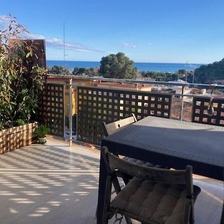 Apartamento Con Vistas Al Mar Castelldefels Luaran gambar