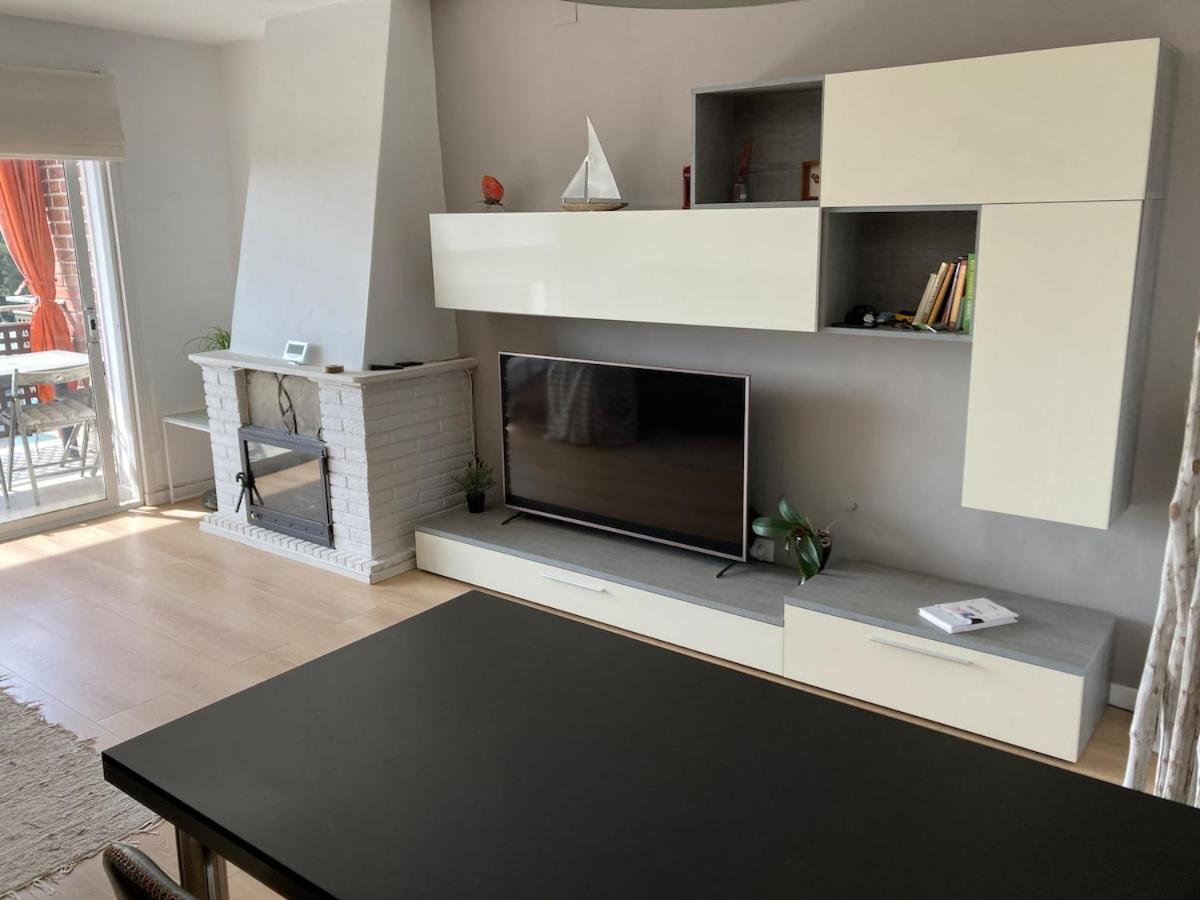 Apartamento Con Vistas Al Mar Castelldefels Luaran gambar