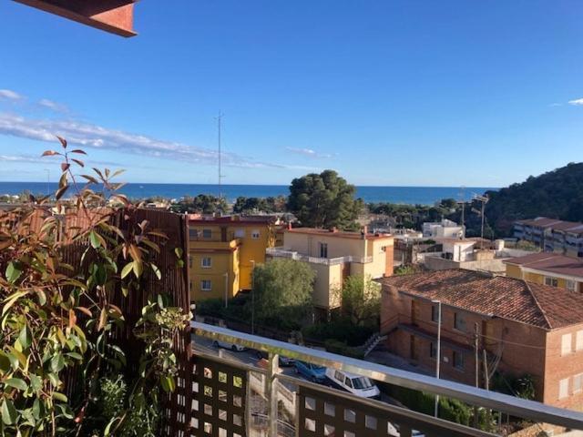 Apartamento Con Vistas Al Mar Castelldefels Luaran gambar