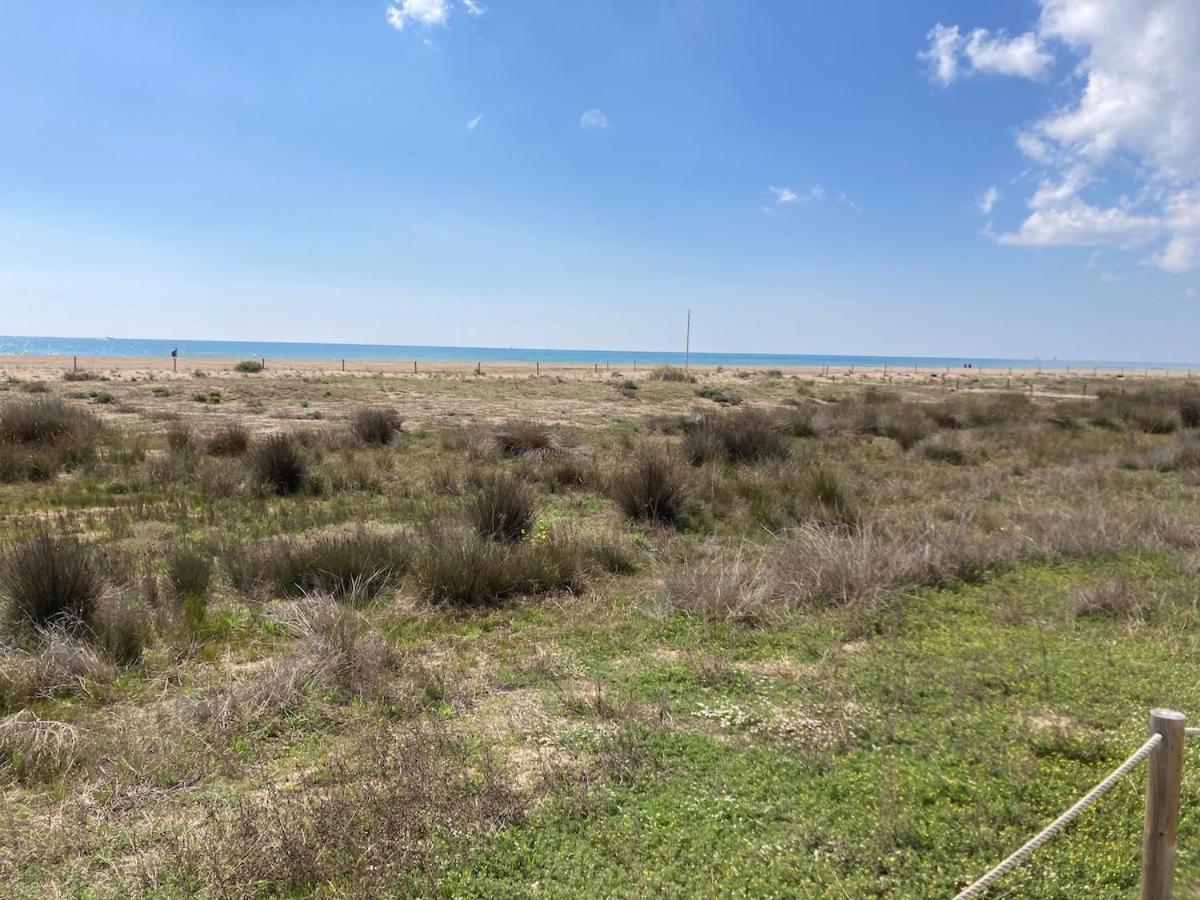 Apartamento Con Vistas Al Mar Castelldefels Luaran gambar