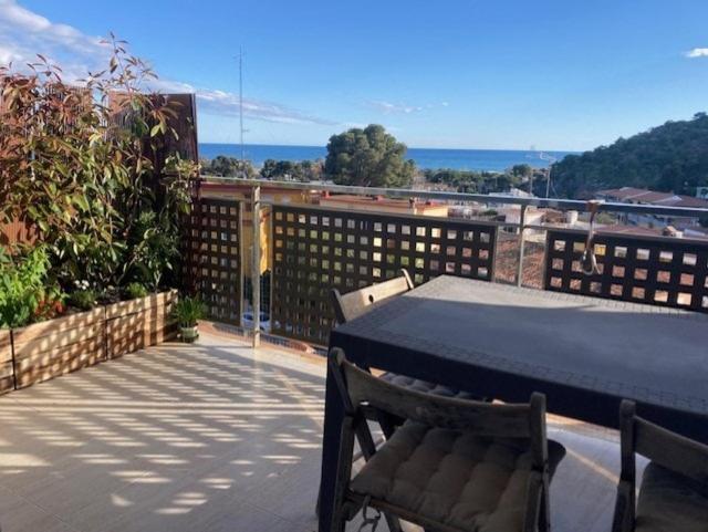 Apartamento Con Vistas Al Mar Castelldefels Luaran gambar